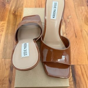 Steve Madden Signal Sandal